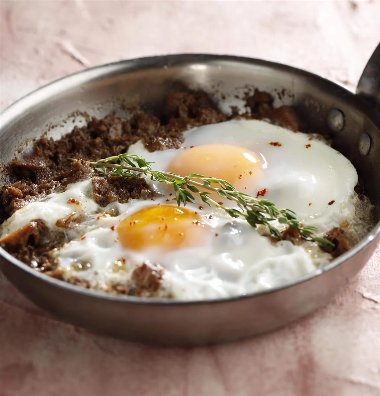 Kavurmalı Sahan Yumurta