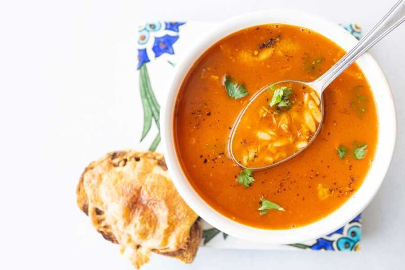 Şehriyeli Tavuk Suyu Çorbası