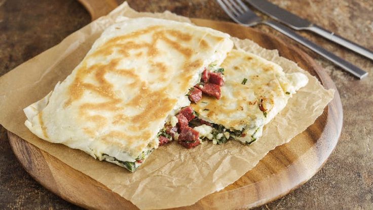 Sucuklu Kaşarlı Gözleme